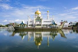 The population of brunei darussalam in 2005 was estimated by the united nations (un) at 363,000, which placed it at number 166 in population among the 193 nations of the world. Brunei Darussalam Larang Seluruh Kedatangan Dari Indonesia Halaman All Kompas Com