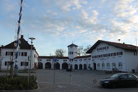 Am mittag kann sich die sonne nicht durchsetzen und es ist wolkig und die temperatur erreicht 20°c. Toging Am Inn Mapio Net