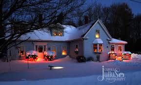 Christmas decorations on ranch house. Houses Decorated With Christmas Lights