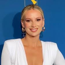 India Wright's Instagram, Twitter & Facebook