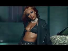7), opens with a skit featuring the duo lounging by the pool in luxurious outfits and jewelry. Saweetie Best Friend Feat Doja Cat Official Music Video Hair Youtube