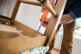 Here's the finished chair pad from the reverse. How To Re Cover A Dining Room Chair Reupholstering Seat Cushions Hgtv