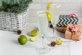 Best 25 champagne drinks ideas on pinterest. Premium Photo Ideas For Christmas And New Year Drinks Champagne Margarita Cocktails Garnished With Lime And Salt