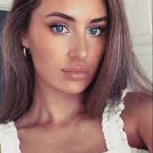 Abby Freeman's Instagram, Twitter & Facebook