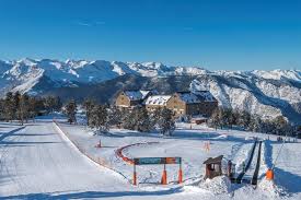 Grup Fgc Y Sus Estaciones Ponen El Cartel De Todo Abierto Por Nieve Nieve Estacionamiento Cartel