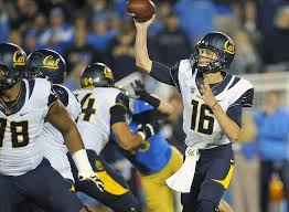 Jared goff #16 of the california golden bears drops back. Jared Goff Cal Football