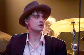 Pete doherty greps efter fyllebråk på krog. Portrat Von Kate Moss Aus Pete Dohertys Blut Wird Versteigert