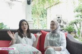 Menurut shandy, hujatan tersebut tak berdampak instagram shandy auliaartis peran shandy aulia bersama putrinya, claire herbowo. Buka Bukaan Shandy Aulia Sempat Jalani 2 Agama Sebelum Usia 16 Tahun Matamata Com