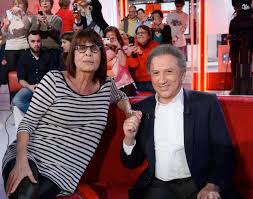 "Ma sœur jumelle, mon double" : Michel Drucker perd une proche, grande figure de la télévision