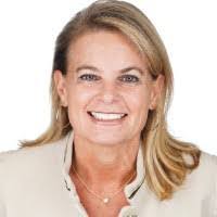 Elisa Beasley's Instagram, Twitter & Facebook