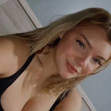 Jessica Kennell's Instagram, Twitter & Facebook