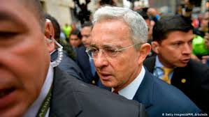 Últimas noticias sobre alvaro uribe. Former Colombia S President Uribe Placed Under House Arrest Over Witness Tampering News Dw 05 08 2020