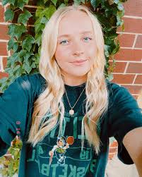 Jocelyn Currie's Instagram, Twitter & Facebook