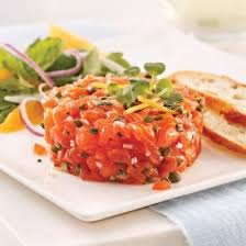 Impressionnez Vos Invites Avec Nos 12 Meilleures Recettes De Tartare Pratico Pratiques Recipe Salmon Tartare Salmon Recipes Recipes