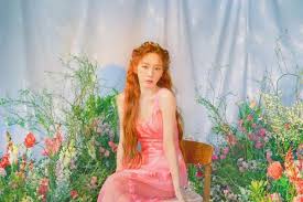 Lagu yang berjudul dunia kita penuh cinta akan dibawakan pertama kalinya oleh naura pada saat konser dongeng 3. Tunjukkan Sisi Imut Ini Lirik Lagu Taeyeon Happy Yang Penuh Cinta