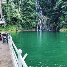Danau kenyir yang terletak di hulu sungai kenyir , terengganu di timur laut malaysia dibuat pada 1985. Houseboating At Kenyir Lake Terengganu Malaysia Gokayu Your Travel Guide