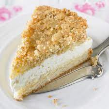 Boxed cake mix is made new again by adding sour cream to the cake's base as well as a cinnamon crumb topping. Kuchen Zum Dessert Essen Und Trinken