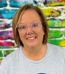 Beth Naylor's Instagram, Twitter & Facebook