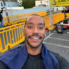 world famous Nesmith family gift tags 🎁 (gosh I love them 😊👨‍👩‍👦) . .  . . #christmas #christmas2021 #creativechristmas #gifttags #giftwrapping  #gifttagswithstyle #holiday #happyholidays #gifts #family