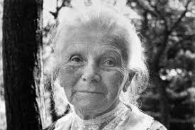 THE WORLD'S FIRST WOMAN TO DRIVE A CAR ;- BERTHA BENZ On August 5, 1888,  Bertha Opened the garage door at dawn while her husband was asleep, rode  the car with her