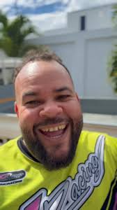 MCE300 Con mucha alegría y orgullo, este Cliente se sintió muy emocionado  al posar ante las cámaras recibiendo su T-shirt, aseguró que adquirió la  Super moto del momento #4kracing en Bisono comercial,