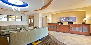Proudly introducing the brand new holiday inn express & suites kelowna east.our beautiful hotel is in the heart of kelowna, bc canada. Affordable Hotels On I 70 Holiday Inn Express Suites Denver East Peoria Street