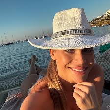 10 celebrit, co vás zabijí holýma rukama