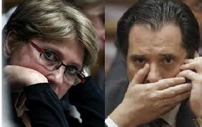 Νέο burger ap corner από τον ακη πετρετζίκη : Xontrh Kontra Elenhs Kalogeropoyloy Me Adwni Gewrgiadh To Pontiki