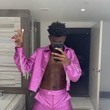 Jun 29, 2021 · lil nas x showing off his awards fo best music video and best pop duo/group performance for old town road (feat. Lil Nas X Gives Cowboy Style A Very Glam Vegas Makeover Vogue