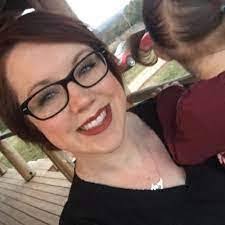 Elisha Huff's Instagram, Twitter & Facebook