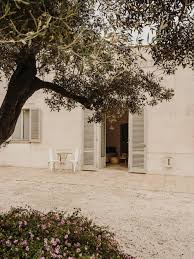 1920s Countryside Villa Renovated By Andrew Trotter Design Visual En 2020 Decor Mediterraneen Maison D Hotes Maison Annee 30