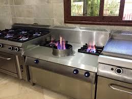 خدمة صيانة معدات الفنادق والمطاعم والايس ميكر نعلم جميعا أن جميع المطاعم و الفنادق تحتاج بالتجهيزات و المعدات اللازمة للطبخ و موائد التقديم للعملاء لذلك دائما هي تكون بحاجة صيانة تجهيزات المطاعم أي عمل الصيانة اللازمة و المتميزة لكل التجهيزات الموجودة بالمطعم وكذلك