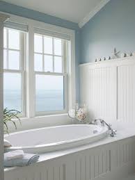 Fresh, cooling hues, inspired by sandy beaches and azure waters, complements the creamy beige floor and tub. 69 Sea Inspired Bathroom Decor Ideas Digsdigs