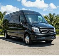 Mobile Home Custom Luxury Vans Luxury Family Travel Motorhomes 6m Caravan  For 4-6 People