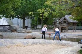 Wasserspielplatz Im Britzer Garten Wasserspielplatze Top10berlin De Wasserspielplatz Spielplatz Spielplatz Ideen