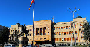 Han begynte også tidlig å komponere, og er særlig anerkjent for sine verk for blåseinstrumenter. Parlament Der Republik Nordmazedonien In Centar Skopje Nordmazedonien Sygic Travel