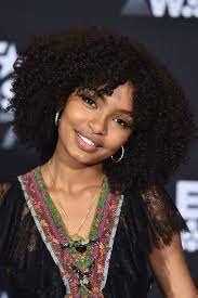 21 Celebrities Whose Natural Hair Will Make You Go Yaaass Queen Natural Hair Styles Curly Hair Styles Hair Styles
