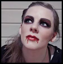 Trucco Semplice Vampira Riprodurre Uno Dei Trucchi Piu Gettonati Di Halloween Puo Essere Molto Semplice C Trucco Semplice Stili Trucco Prodotti Per Il Trucco