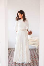 Lace sleeves (opposed to solid silk) add a textural element to a wedding dress. Long Sleeve Ivory Lace Wedding Dress Frida Vintage Mimetikbcn