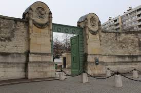 The cemetery has five entrances and is open daily from 8am to 5.30pm. Cimetiere Du Pere Lachaise What To See In Paris