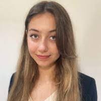 Liz Laxton's Instagram, Twitter & Facebook