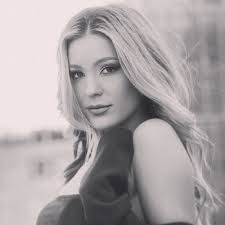 Laura Shelby's Instagram, Twitter & Facebook