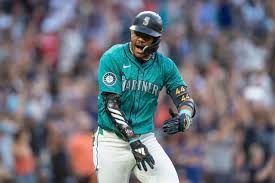 Astros take sole possession of 1st place for 1st time this season with 4-2  win over Mariners