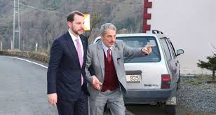 10 temmuz 2018'den beri hazine. Berat Albayrak Babasinin Koluna Girip Mezarliga Gitti Dailymotion Video