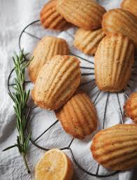 Sweet Lemon Rosemary Madeleines Madeleines Rezept Rezeptideen Lebensmittel Essen