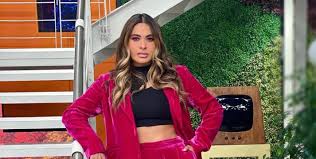 She currently hosts hoy, a morning show of televisa that airs on mondays through fridays in mexico (on las estrellas) and in the united states (on univision). Galilea Montijo Da La Bienvenida Al Total Pink Estilo Musa Moda