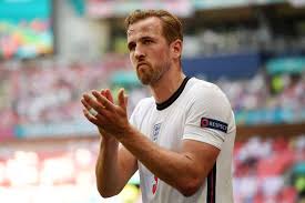 Harry kane signed a 6 year / £62,400,000 contract with the tottenham hotspur f.c., including an annual average salary of £10,400,000. Harry Kane Not The Same As 2018 World Cup As Jamie Carragher Suggests England Change Mirror Online