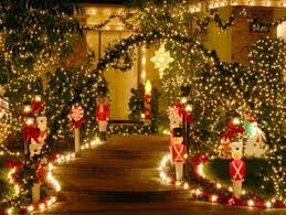 Unique En Plein Air Idees De Decoration De Noel Design Interieur France Outdoor Christmas Lights Decorating With Christmas Lights Christmas Lights