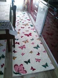 Kaymaz halı modelleri uygun fiyatlarla apex halı'da. Kaymaz Yolluk Dirilis Roseland Diriteks Hali Akrilik Iplikten Imal Edilmistir Kadifemsi Butik Kaymaz Halilar Oturma Odasi Dekorasyonu Luks Oturma Odalari