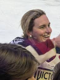 On est tellement contente d'avoir Jade avec les Victoire ♥️ 🏒 We're very  happy to have Jade with the Victoire ♥️ 🏒